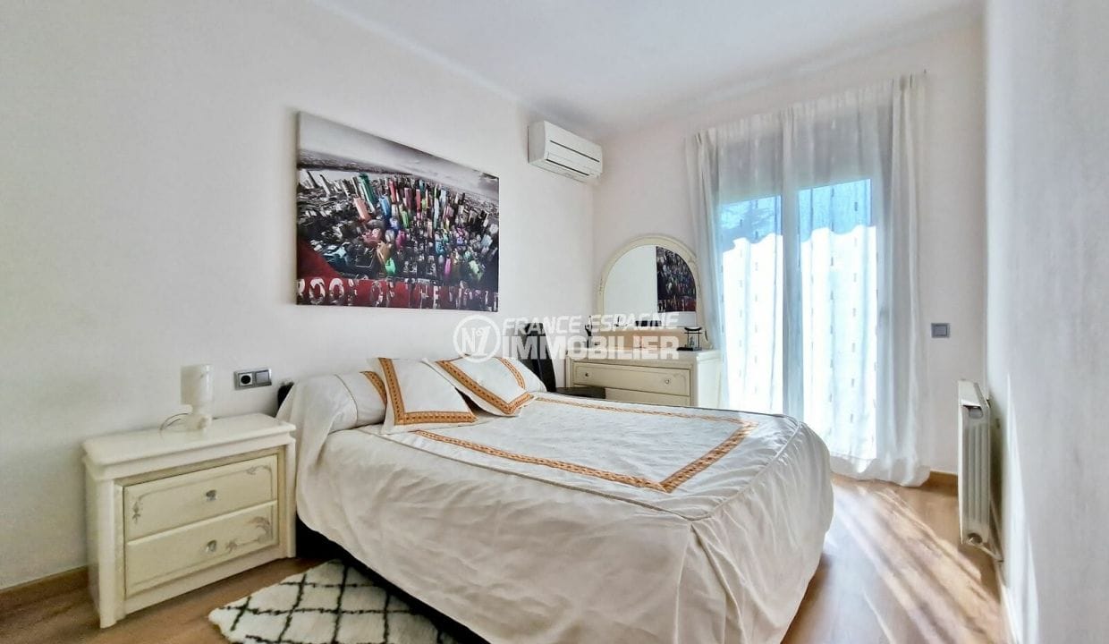 apartment for sale rosas, 6 rooms 170 m² ground floor, 2nd bedroom