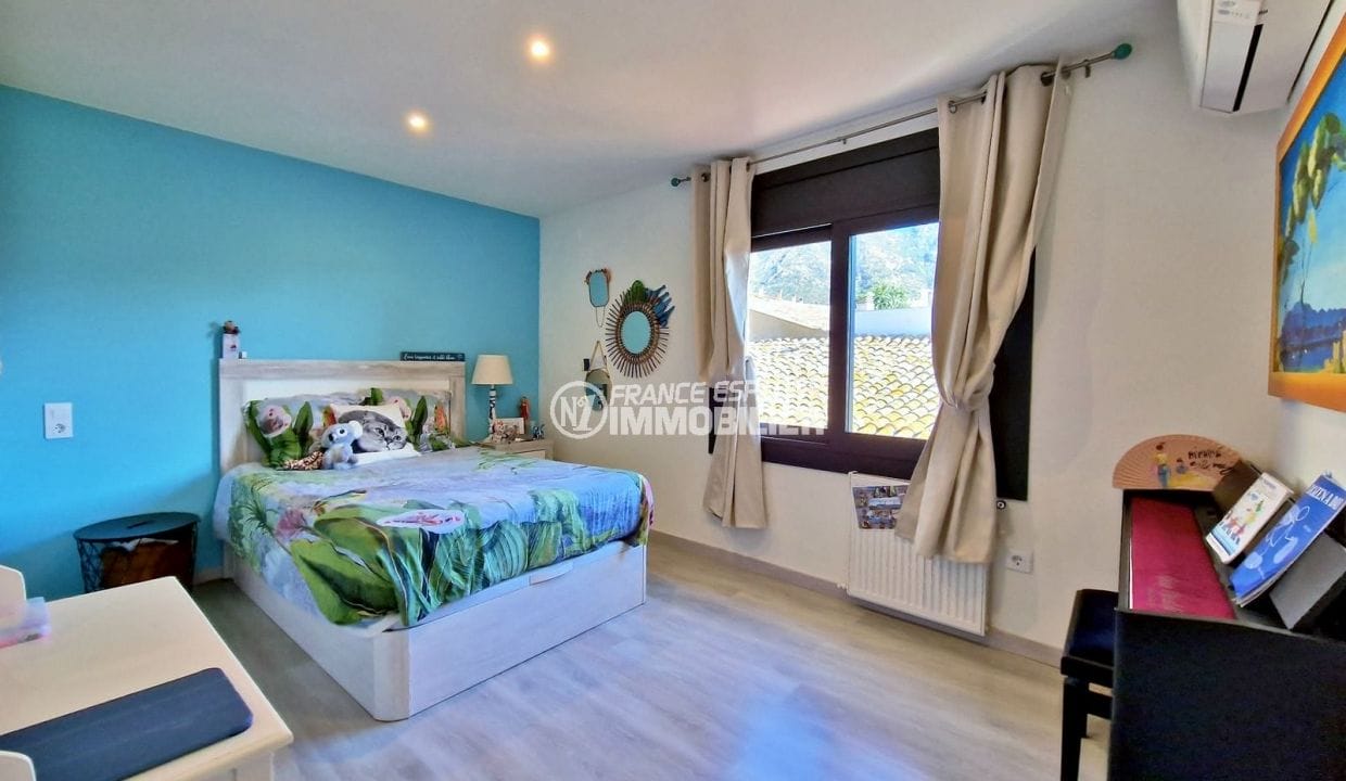 house for sale rosas spain, 3 rooms 165 m² view on the bay of roses, 2nd bedroom