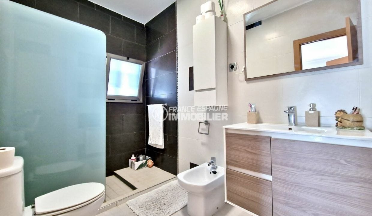 apartment empuriabrava, 6 rooms 170 m² ground floor, 2nd bathroom
