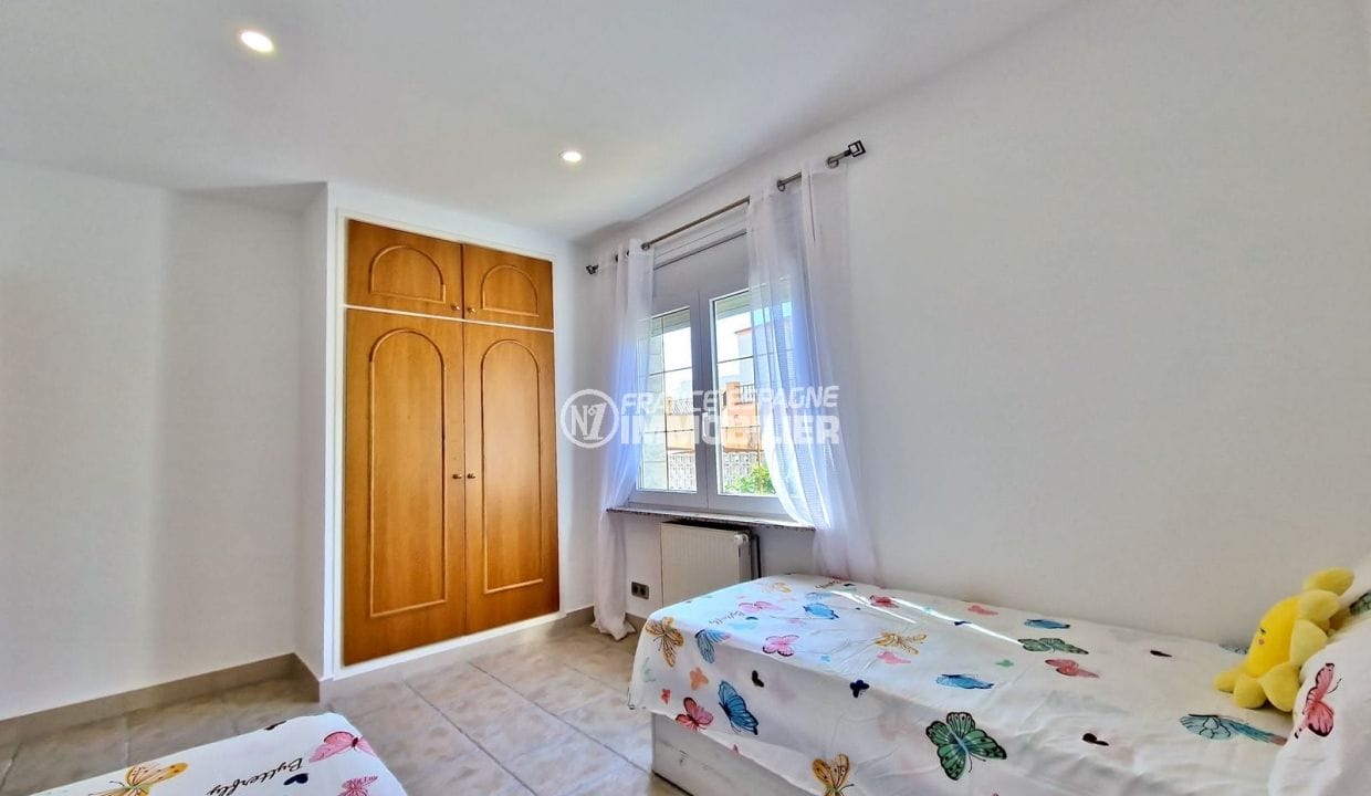 Venda casa Roses Espanya, 7 habitacions 450 m² Vistes al mar, 4t dormitori amb armari encastat
