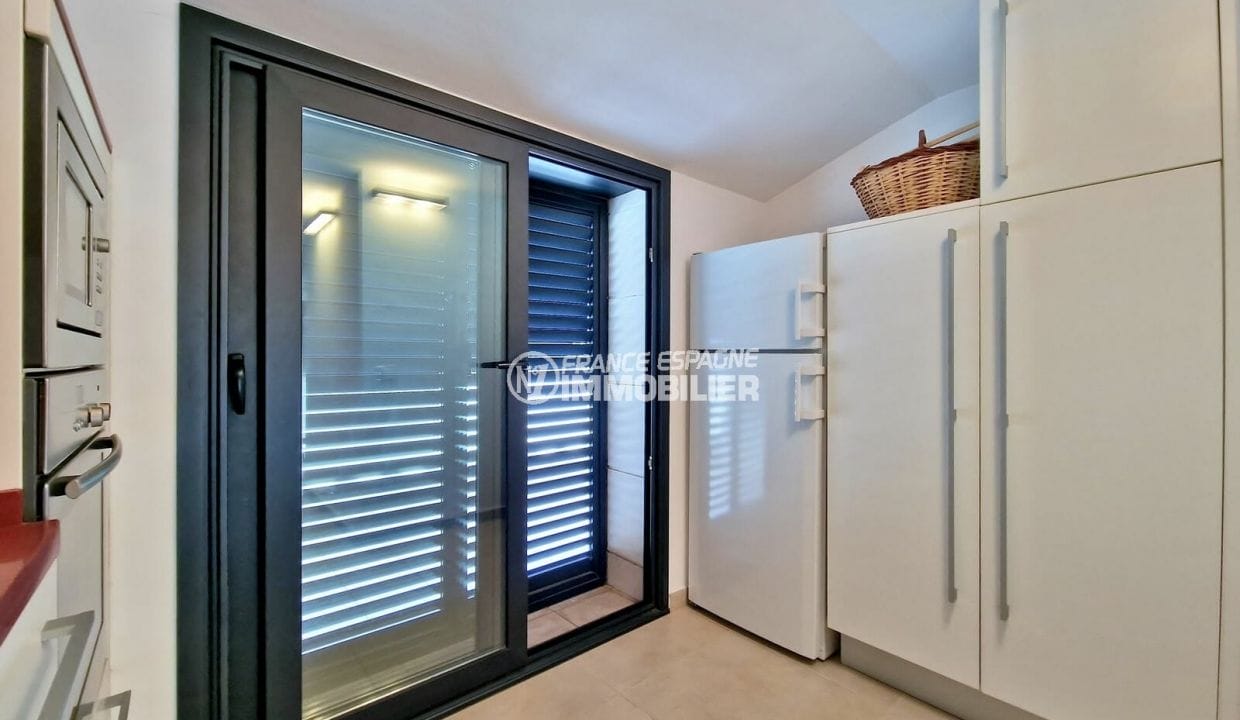 buy villa rosas spain, 6 rooms 523 m² canal view, white kitchen