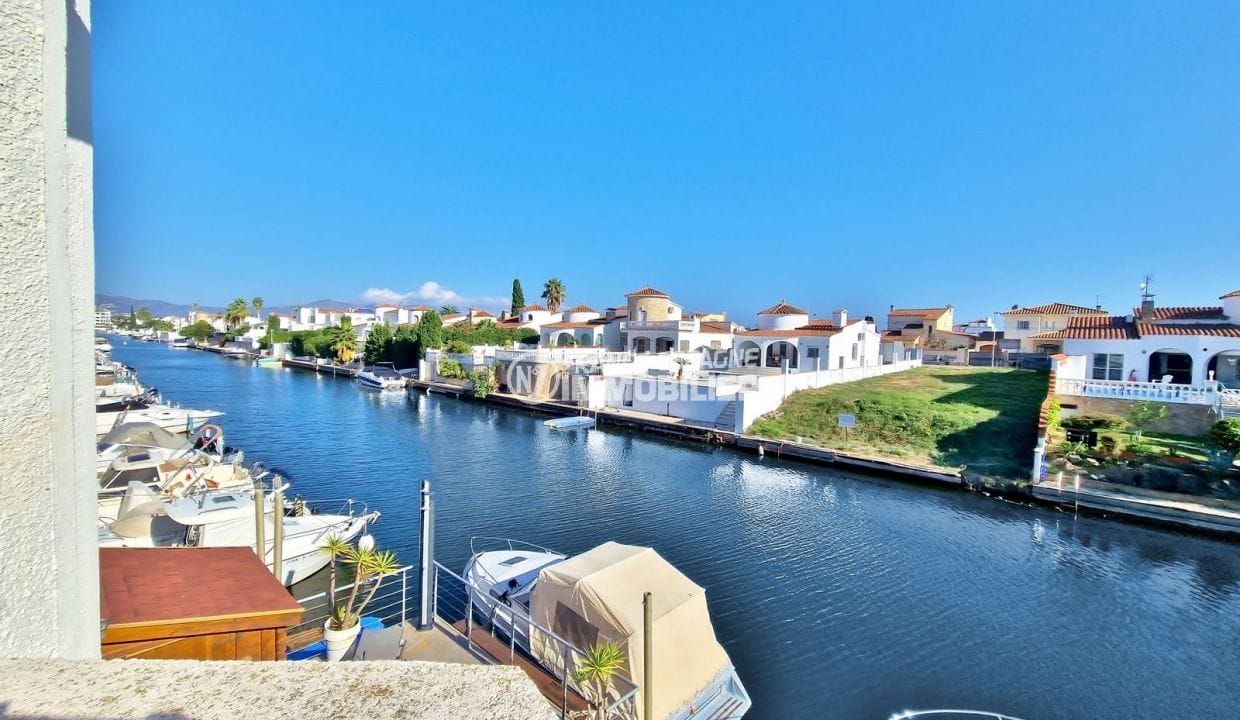 acheter en espagne: villa 5 pièces 133 m² avec amarre 15m, vue canal depuis balcon