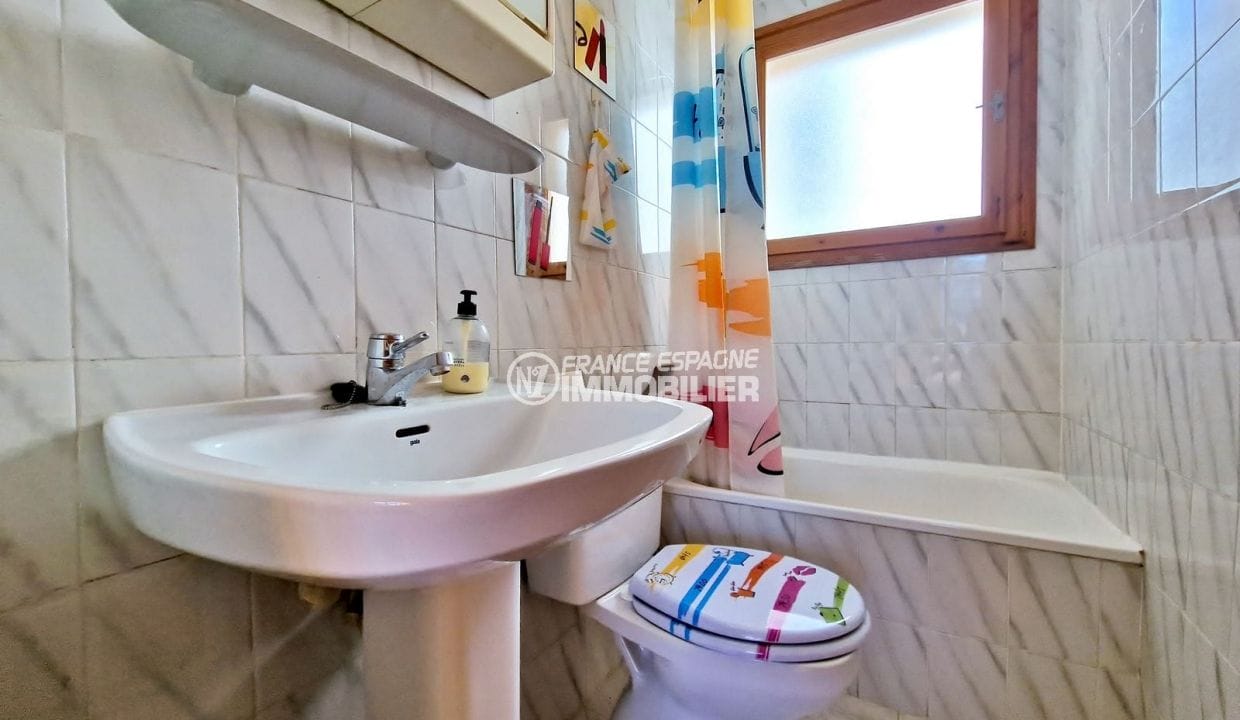 empuria immo: 5-room villa 133 m² with 15m mooring, bathroom
