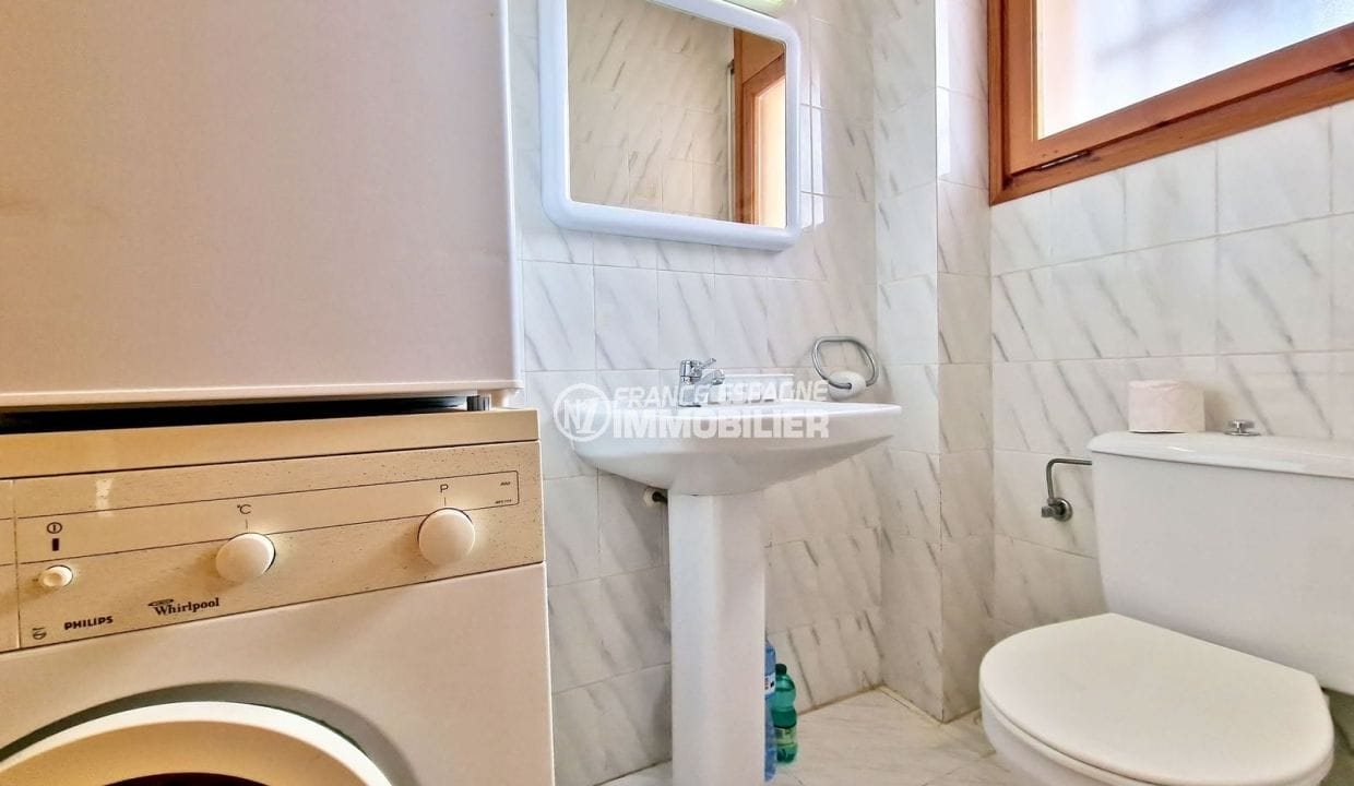 buy in empuriabrava: 5-room villa 133 m² with 15m mooring, toilets/buanderie