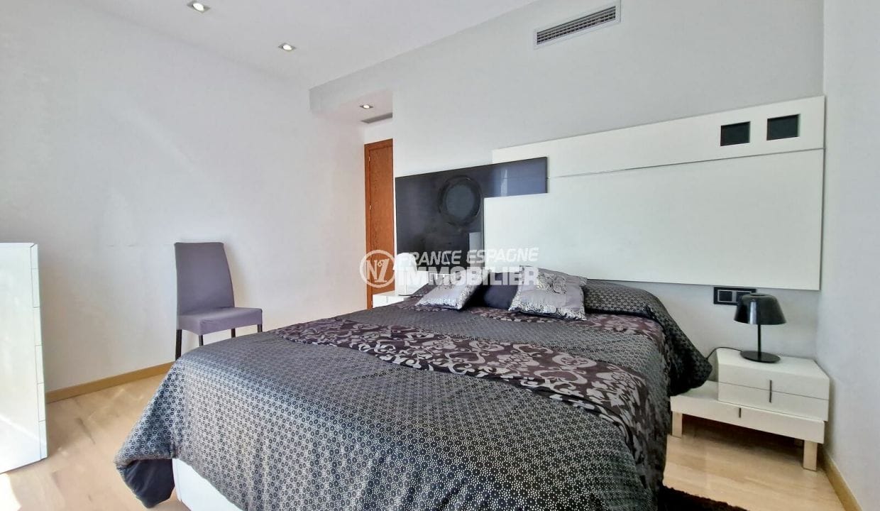 achat rosas: villa 6 rooms 523 m² canal view, 4th bedroom air-conditioned