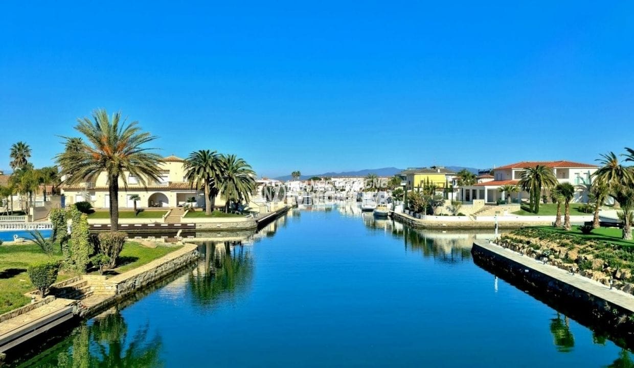 house for sale in empuriabrava with mooring, 5 rooms 133 m² with 15m mooring, marina empuriabrava