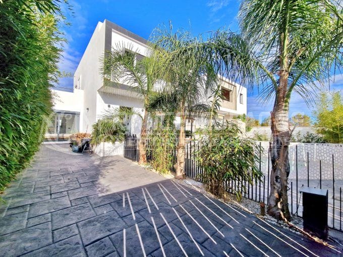 villa contemporaine empuriabrava 5 pièces 241m², parking intérieure