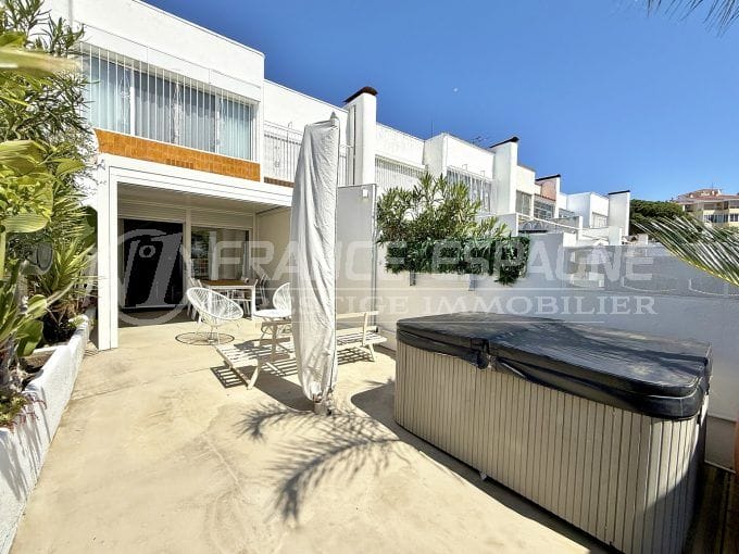 villa amarre rénové roses 3 pièces 99 m², villa avec jacuzzi