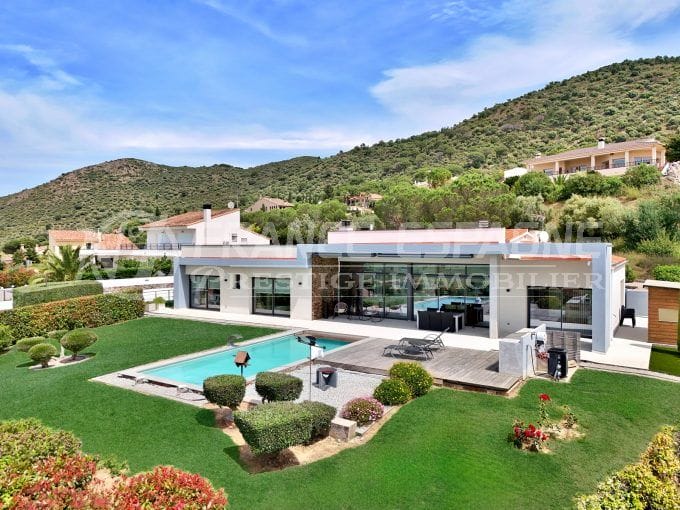 luxeueuse villa proche roses 4 pièces 262 m², villa moderne