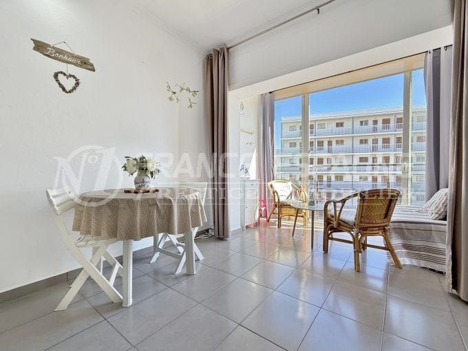 studio roses salatar 1 pièce 24 m², séjour