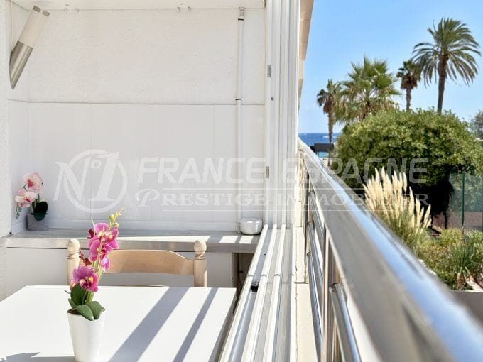 appartement 1ère ligne roses 2 pièces 40 m², terrasse vue mer lateral