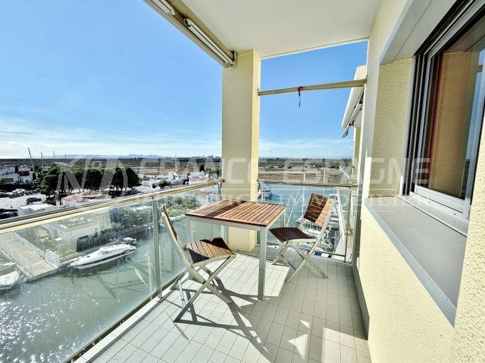 appartement vue mer/marina roses 2 pièces 46 m², terrasse couverte